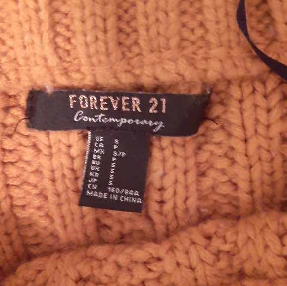 Off-shoulder sweater - Picture 3 of 4